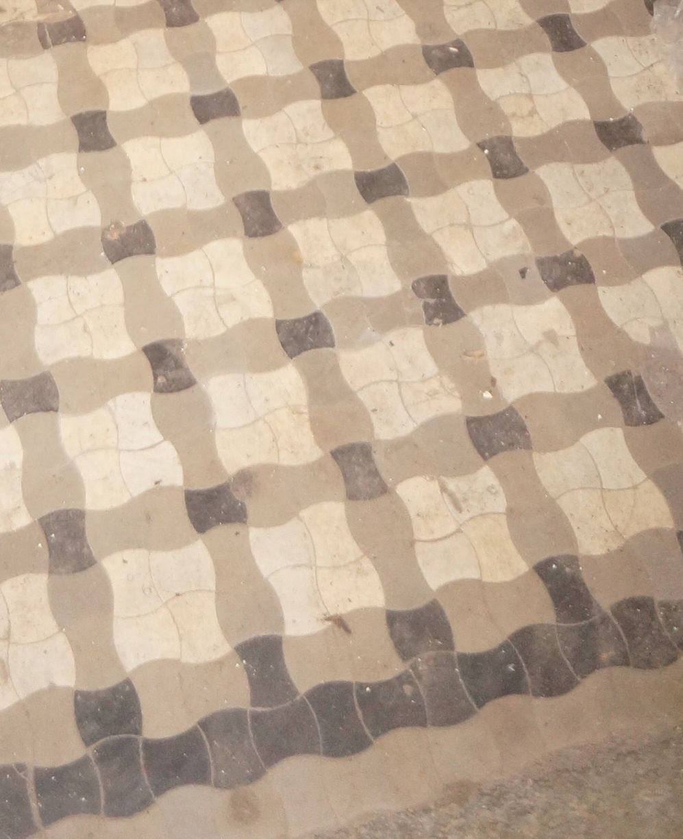 Warszawskie "gorseciki" - ten posadzkowy wzór jest uznany za najciekawszy model przedwojennej glazury