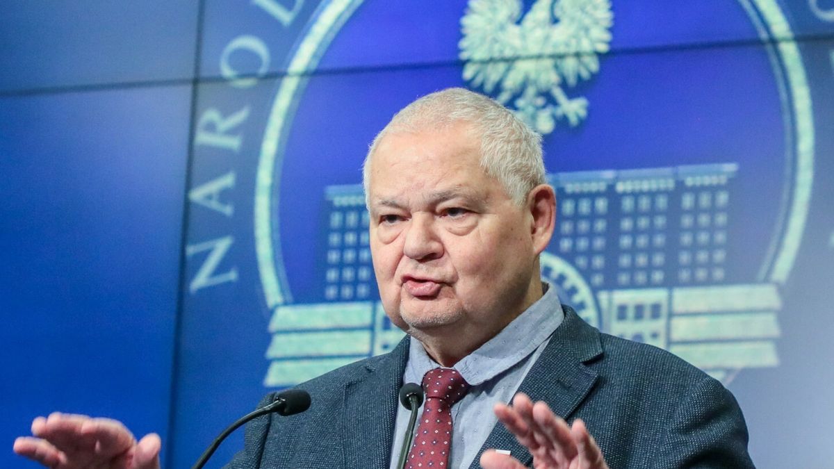 Konferencja prezesa NBP Adama Glapi?skiegoFot. Piotr Molecki/East News, Warszawa, 09.12.2021. Konferencja prezesa NBP Adama Glapinskiego (n/z) poswiecona ocenie biezacej sytuacji ekonomicznej w Polsce.Piotr Molecki