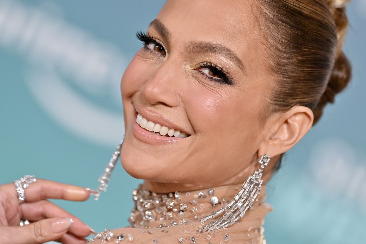 Jennifer Lopez w stylu de luxe. Przy niej nawet Kim Kardashian wyglądała skromnie