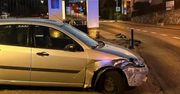 Pod wpływem alkoholu rozbił auto i uciekał przed policją