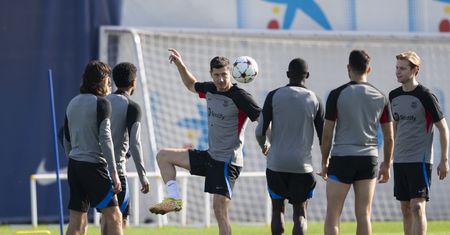 Barcelona wierzy w cud i Lewandowskiego