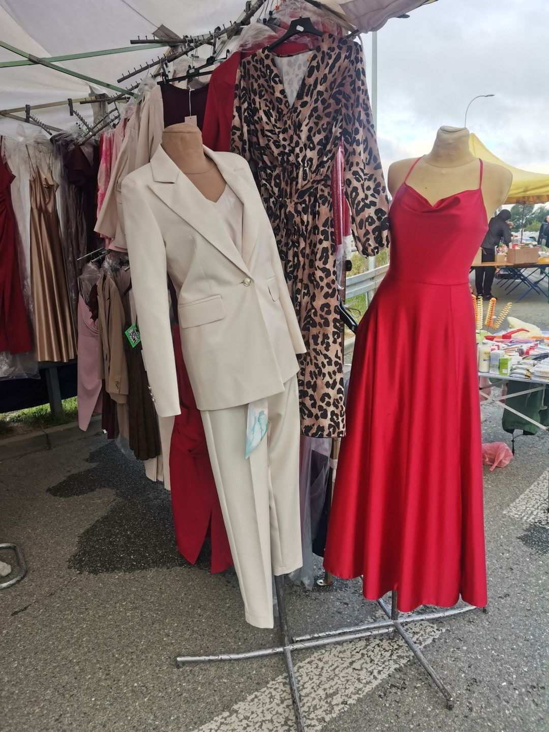 Klienci giełdy na ul. Dworaka mogli znaleźć coś dla siebie. Tradycyjnie wybór spośród odzieży i obuwia był ogromny i na każdą kieszeń.