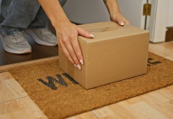 Co zrobić, gdy kurier dostarczy paczkę pod zły adres?