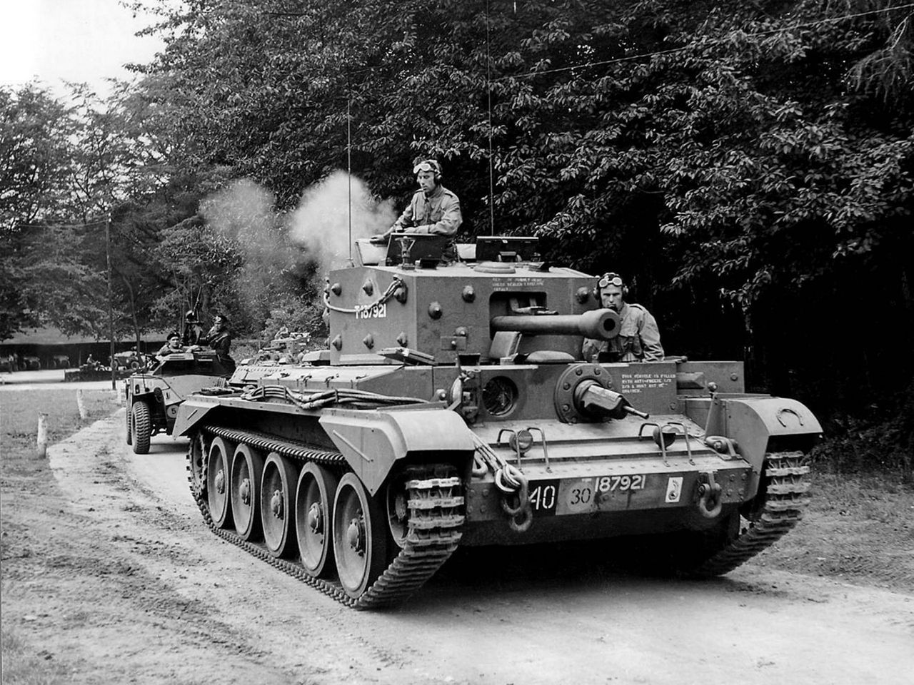 Brytyjski czołg Cromwell, należący do polskiej 1 Dywizji Pancernej, znanej jako Czarne diabły