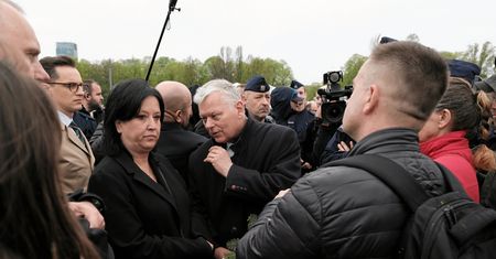 Awantura przed pomnikiem smoleńskim. Wezwano policję