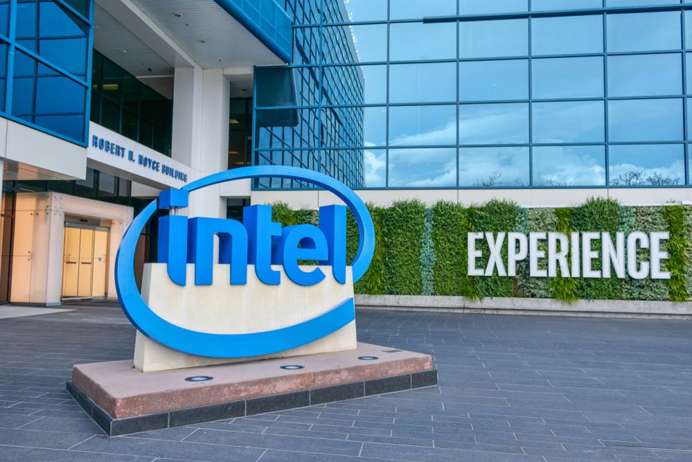 Intel wciąż zarabia krocie, na przekór problemom z dostawami i sukcesom rywala