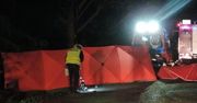 Koszmarny wypadek pod Gliwicami! Nie żyje 19-latek. Jego samochód dachował i uderzył w drzewo. Do tragedii doszło w Sarnowie.