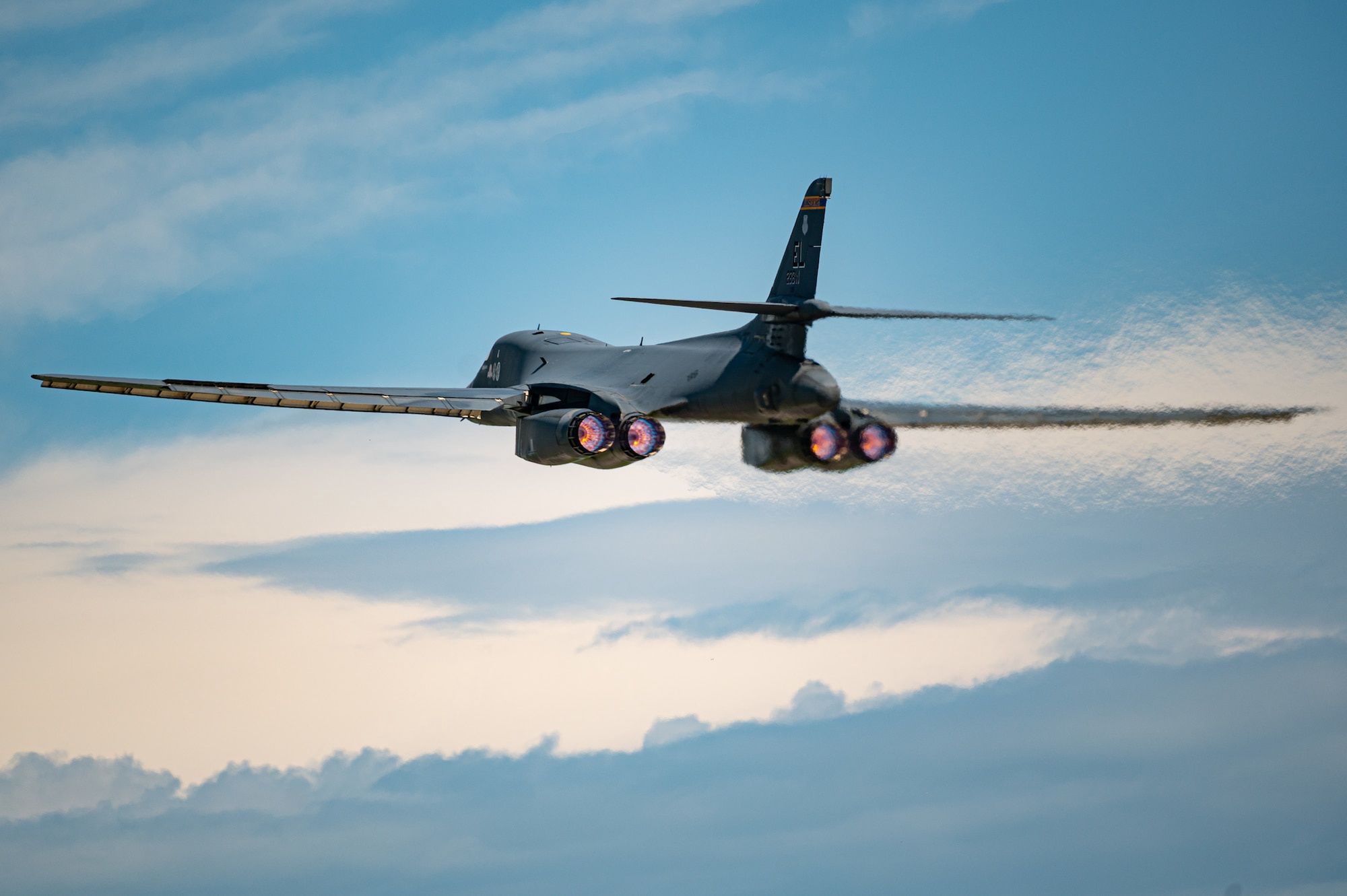 B-1B widziany od tyłu