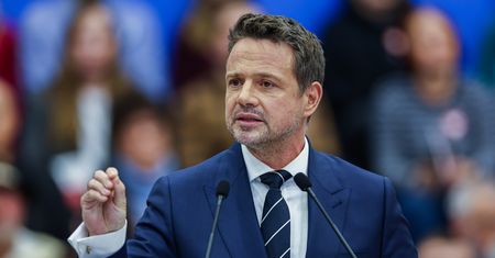 Podejrzane reklamy wyborcze. Trzaskowski: trzeba pytać organizatorów