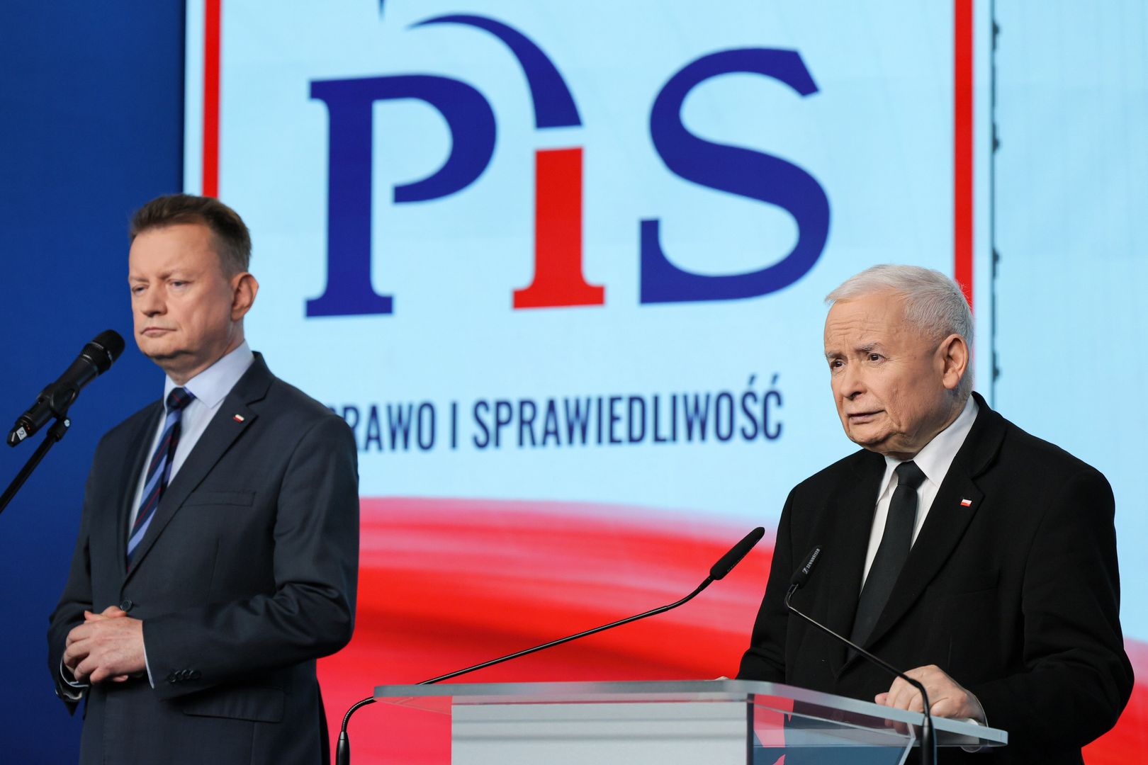 Jaros�aw Kaczy�ski, Mariusz B�aszczak
Pawe� Supernak
konferencja prasowa, konferncja konferencji, Nowogrodzka, PiS, polityk polityka, prasowa prasowej, briefing prasowy