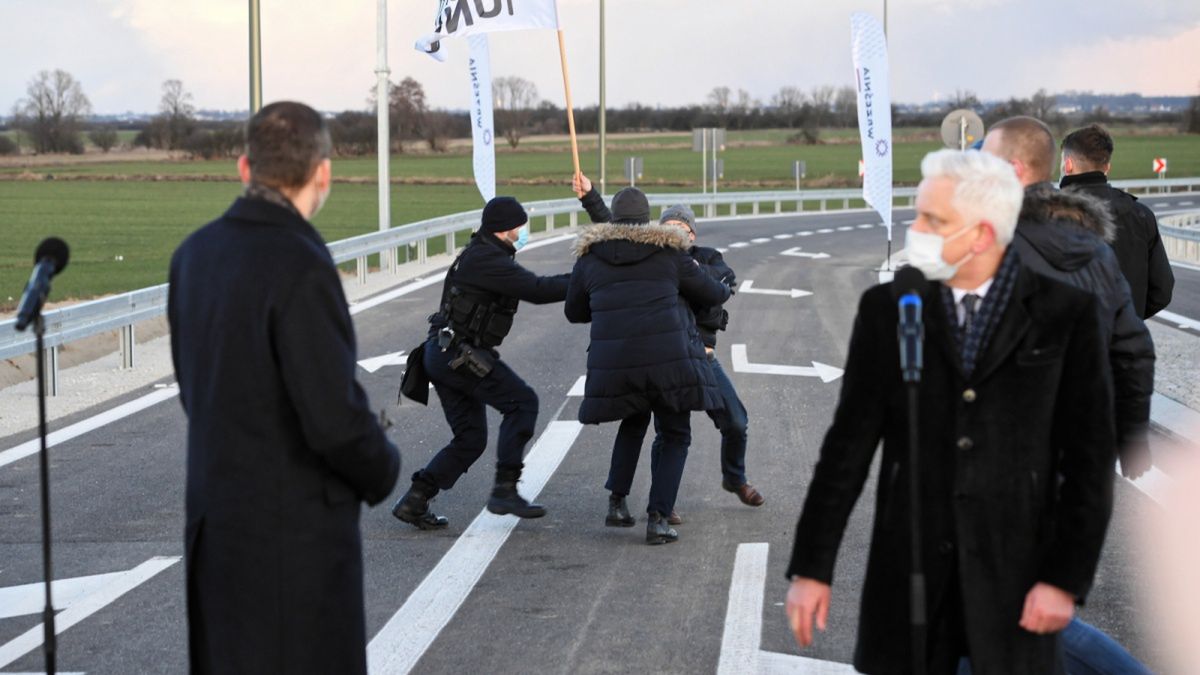 Zamieszanie podczas wystąpienia premiera. Protestowali rolnicy!