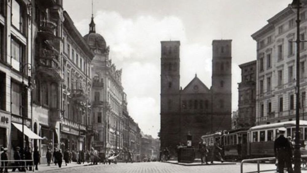 Cień przeszłości na Półwiejskiej – tajemnice zburzonego kościoła