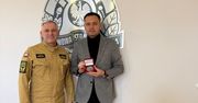 Legnica: Wręczenie medalu dla wójta Miłkowic w komendzie PSP