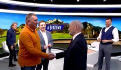 Stali goście „#Jedziemy” w TVP Info podziękowali na wizji Antoniemu Macierewiczowi (wideo)