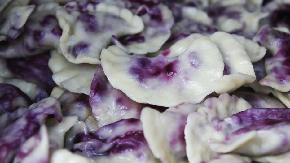 Jak zrobić pierogi z jagodami?