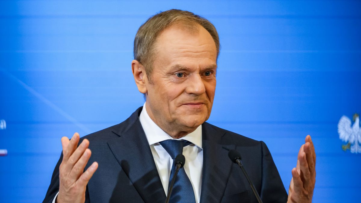 WARSAW, POLAND - 2024/02/23: Polish Prime Minister Donald Tusk speaks to the press after trilateral talks at the PM's Chancellery on Ujazdowska Street. During the trilateral talks, the EU Commission announced its intention to release financial support from the European Union for Poland's National Reconstruction Plan. Additionally, discussions were held regarding European defense strategies in response to Russian aggression in Ukraine. (Photo by Dominika Zarzycka/SOPA Images/LightRocket via Getty Images)