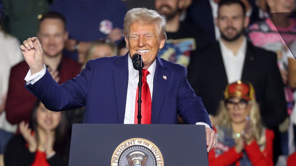 President Donald Trump Delivers Remarks In Las Vegas
Ian Maule
bestof, topix