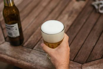 Branża piwna pod presją. „Piwo to nie wódka, a system kaucyjny to legislacyjny bubel”