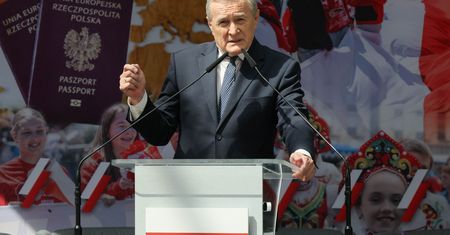 Kłótnie po rozłamie w PiS. Gliński proponuje modlitwę