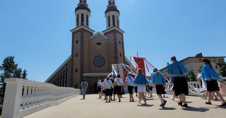 Bunt w parafii, poszło o księdza. Dzieci mówiły do niego po imieniu
