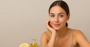 Domowy peeling cukrowy – tani sposób na gładką skórę. Kobiety wracają do tego przepisu!