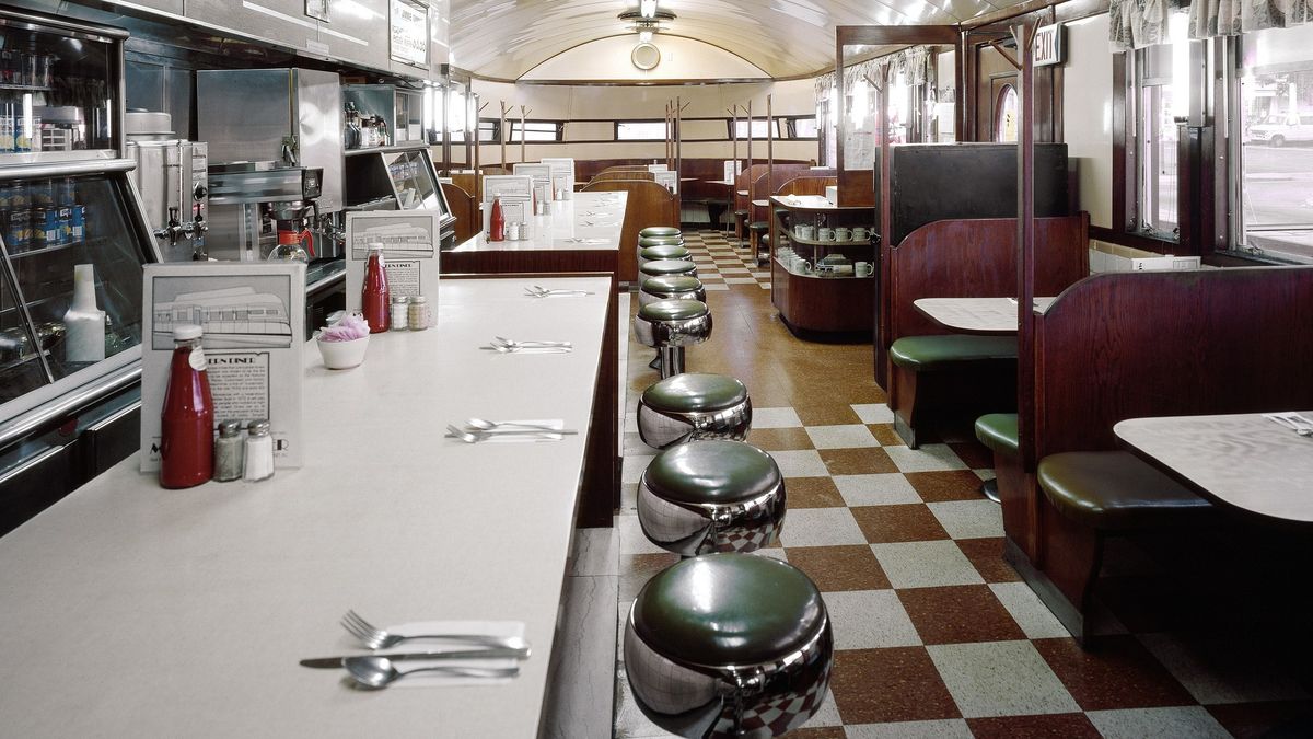 Część restauracji otworzyła sie w weekend. Oprócz gości zawitali do nich policjanci