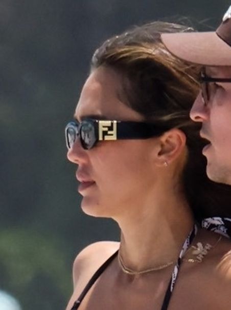 Jessica Alba i Danny Ramirez