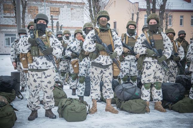 Ukraińscy żołnierze z wyposażeniem dostarczonym przez Come Back Alive 
