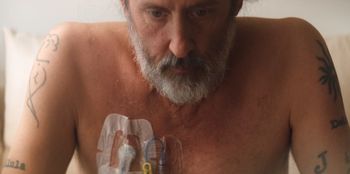 Rak w 4. stopniu. Takiego filmu o umieraniu i robieniu sobie z tego jaj jeszcze nikt nie nakręcił
