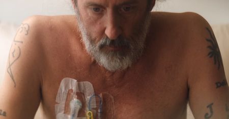 Rak w 4. stopniu. Takiego filmu o umieraniu i robieniu sobie z tego jaj jeszcze nikt nie nakręcił