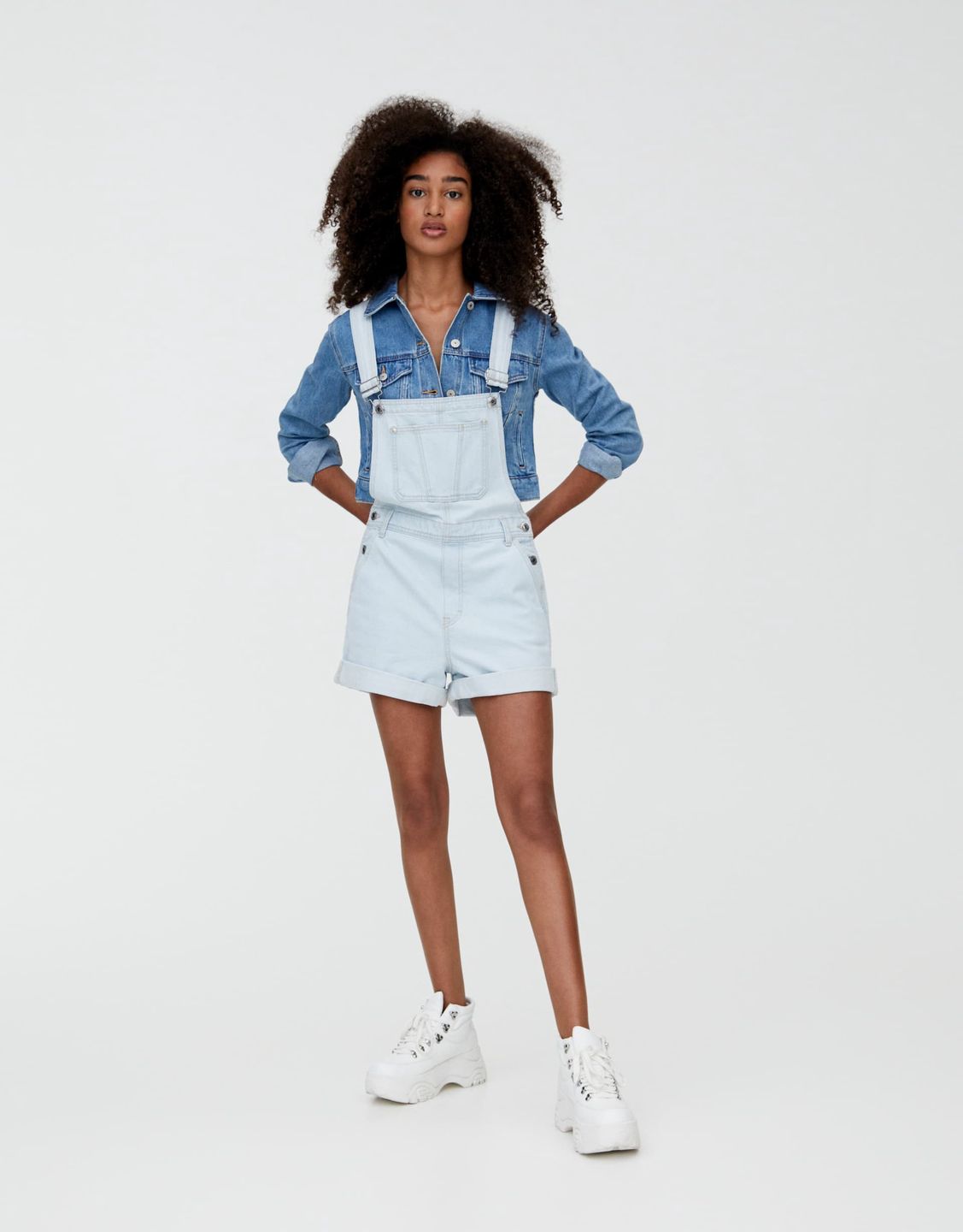 Jeansowe ogrodniczki, PULL and BEAR, 79,90 zł
