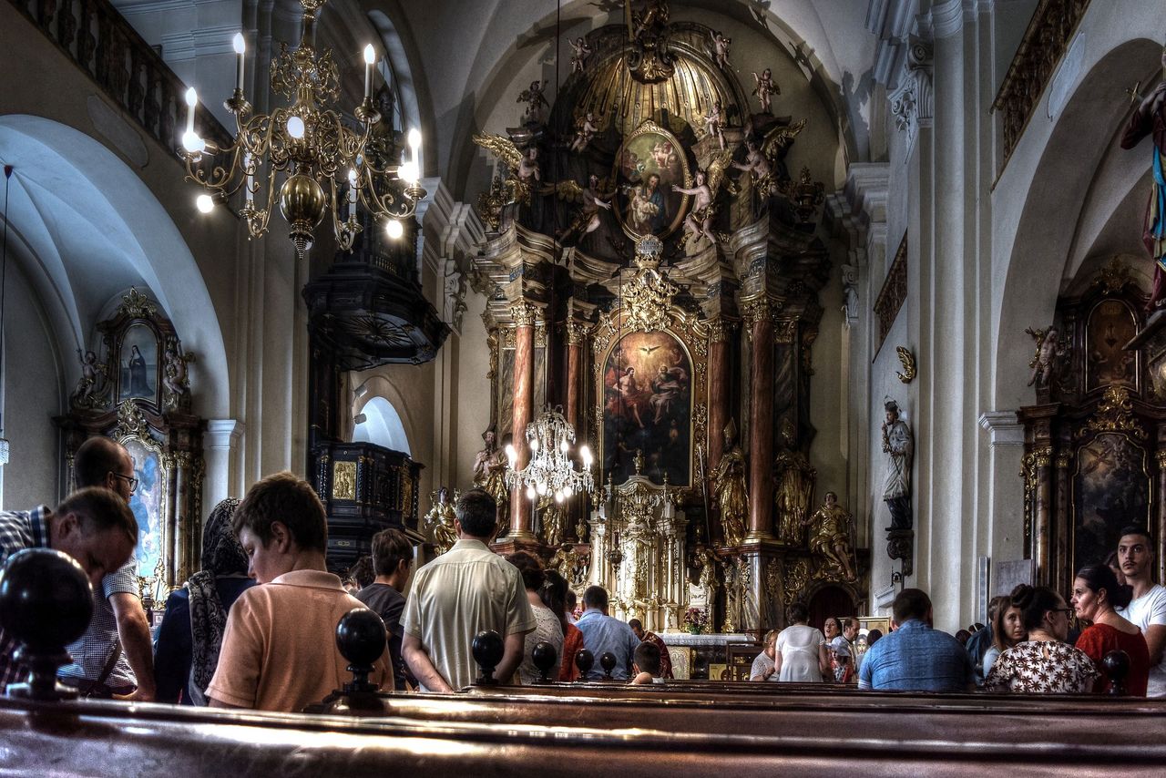 Biskupi zachęcają do udziału we mszy i ... apelują o troskę o zdrowie