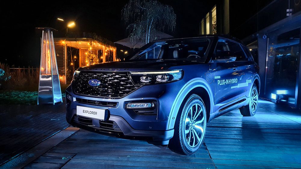 Ford Explorer, choć jest hybrydą, śmiało może stanąć w szranki ze sportowymi, mocnymi SUV-ami konkurencji. Na polskim rynku jednym z nich może być Volkswagen Touareg R.