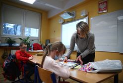 Szczepienia przeciwko COVID-19 dla nauczycieli. "Jest dużo chętnych. Ale co z osobami 60 plus?"