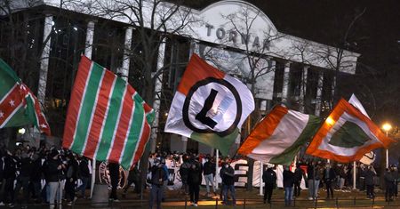 Warszawa. Policja przed stadionem wylegitymowała prawie pół tysiąca osób