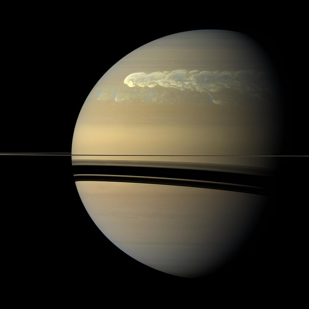 Fot. wykonane przez sondę Cassini. Burza dogania samą siebie w atmosferze Saturna