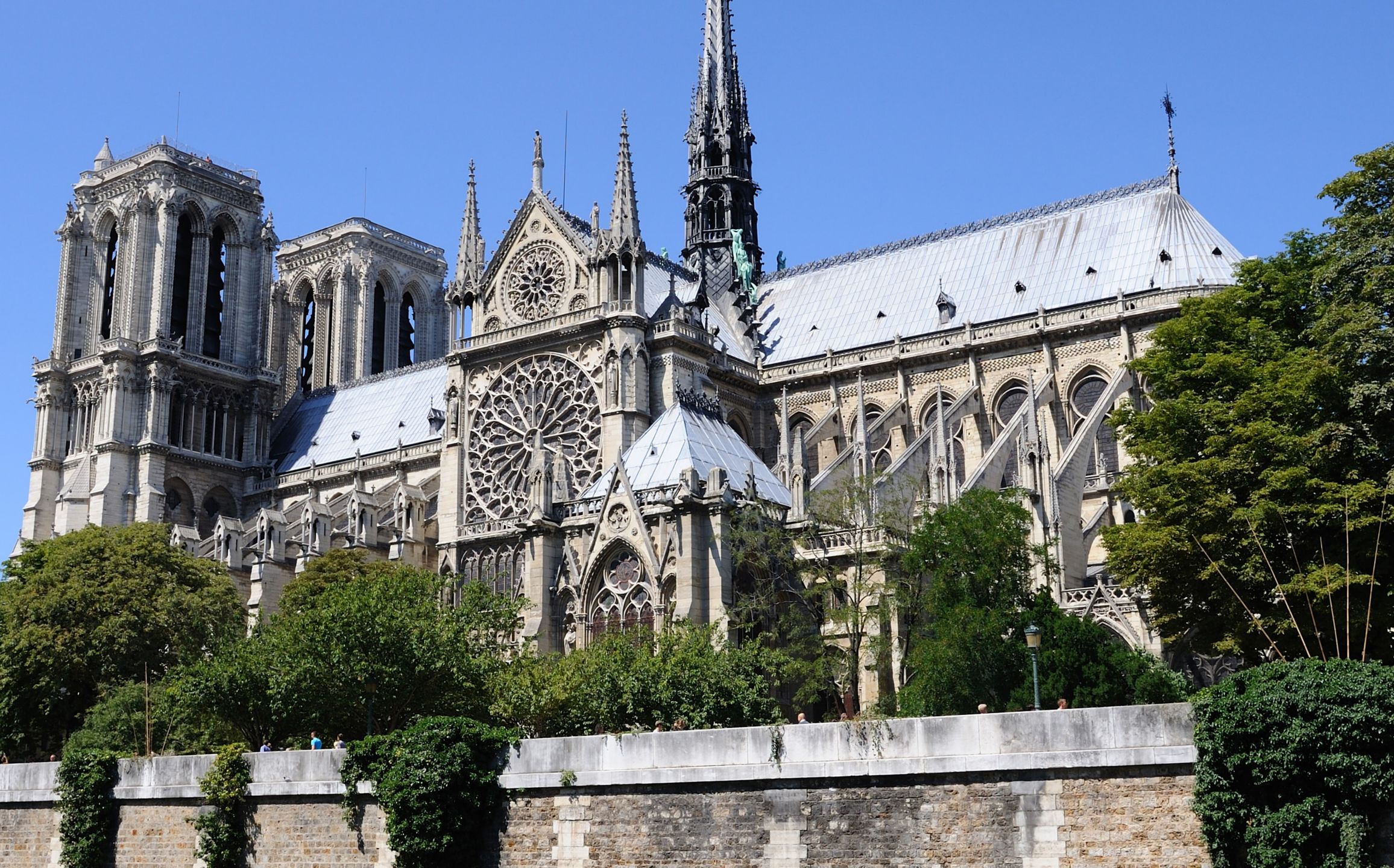 Katedra Notre Dame. Zdjęcia przed i po pożarze 2