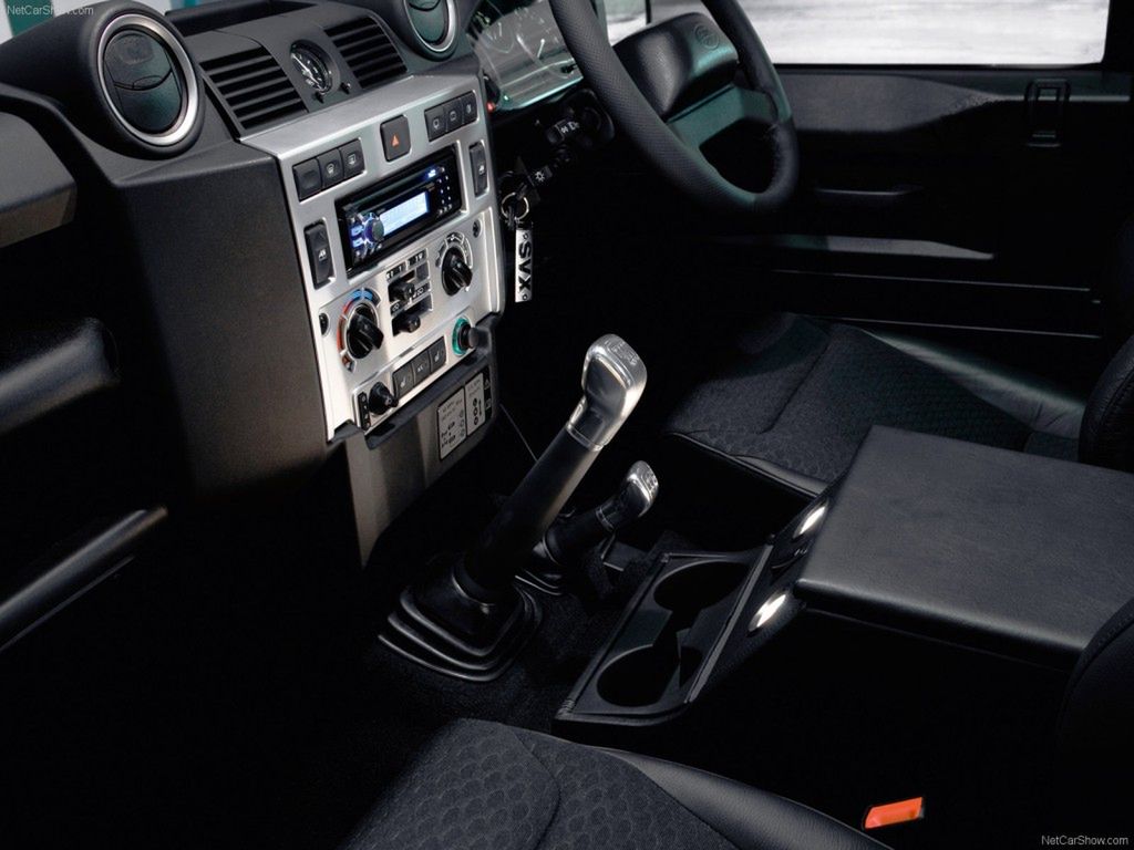 Land Rover Defender 5