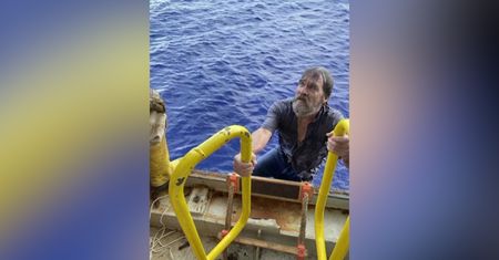 Zaginął na oceanie na dwa dni. Niezwykła historia marynarza z Florydy