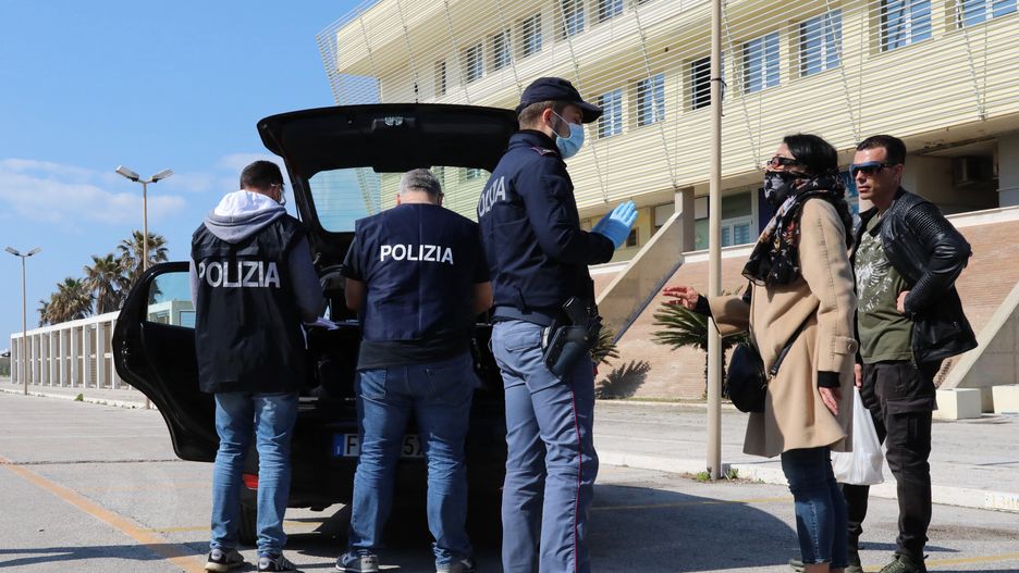 Włochy. Mandat za objęcie narzeczonej