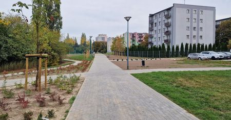 Osiedle Skarpa zyskało nową przestrzeń rekreacyjną. Mieszkańcy mogą już z niej korzystać