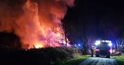 Ruda: Pożar drewnianego domu pod Warszawą. Z ogniem walczyło 7 zastępów straży pożarnej