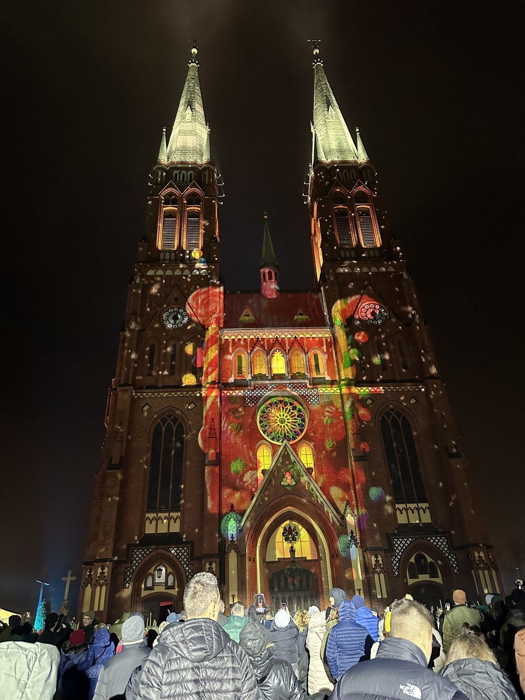 Fantastyczny mapping na ścianie frontowej bazyliki św. Antoniego Padewskiego w Rybniku