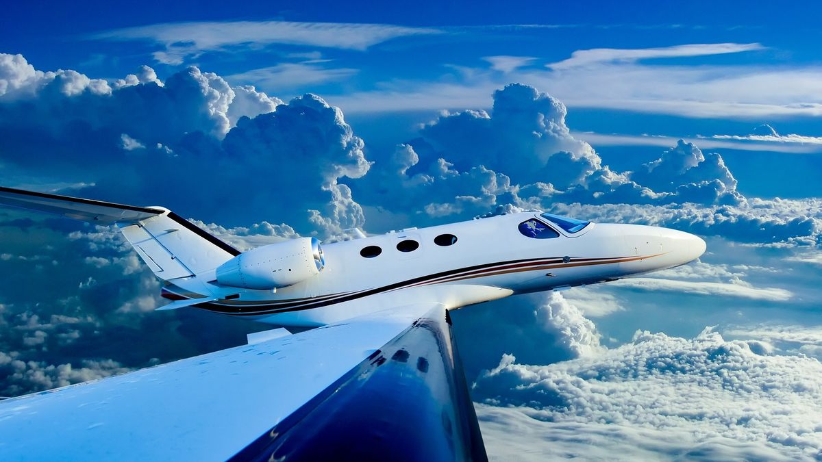 Prywatnym odrzutowcem z Krakowa do Katowic? Czemu nie? I to 119 razy