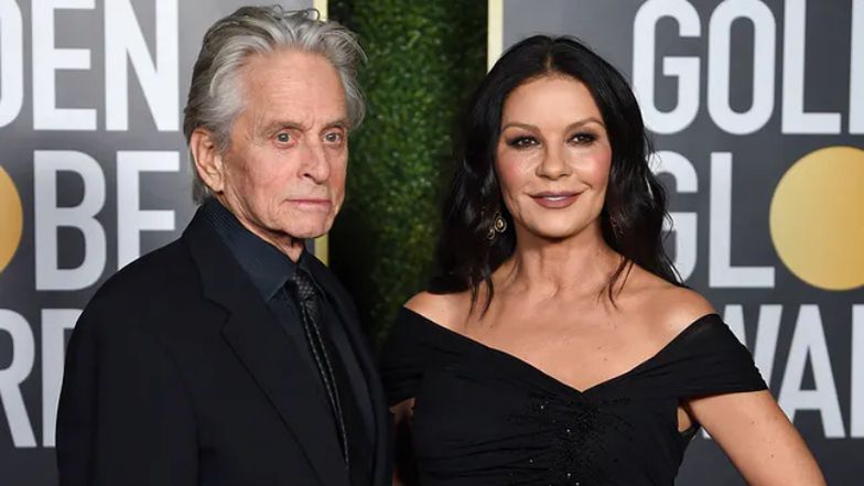 Mąż Catherine Zety-Jones chwali się DOROSŁYMI dziećmi, pokazując fotkę z wakacji (FOTO)