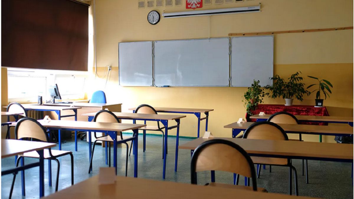 Uczniowie w Łazach żegnają panią Anię