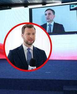 Zadrwił z Ziobry na początku programu. Przywitał widzów z ekranu