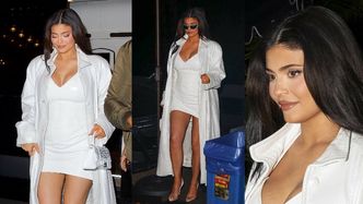 "Odpicowana" Kylie Jenner podkreśla ciążowe krągłości w kusej sukience na nowojorskim Tygodniu Mody (ZDJĘCIA)