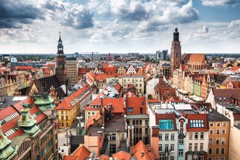 Pogoda we Wrocławiu. Prognoza na sobotę 13 grudnia. Mgły nad ranem, wieczorem możliwy słaby deszcz