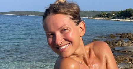 Joanna Moro edukuje internautów, pozując TOPLESS na chorwackiej plaży (FOTO)